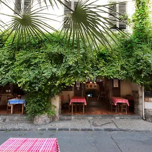 Les Arcades Hotel